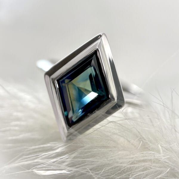 Kite-shaped sapphire ring