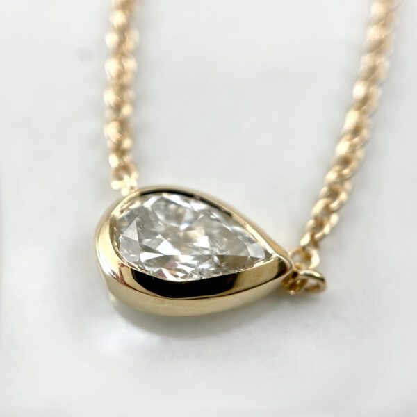 Pear shaped diamond pendant necklace