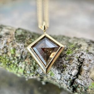Kite-shaped diamond pendant