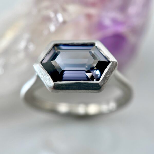 Hexagon spinel ring