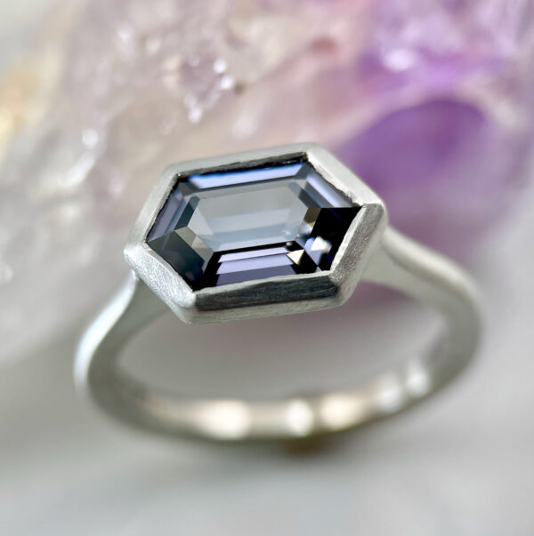 Hexagon spinel ring