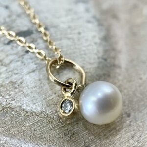 Pearl necklace pendant with diamond