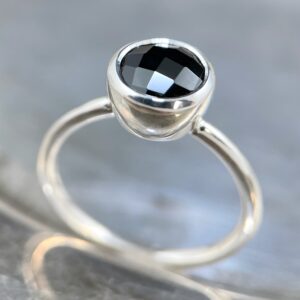 Black onyx bezel ring