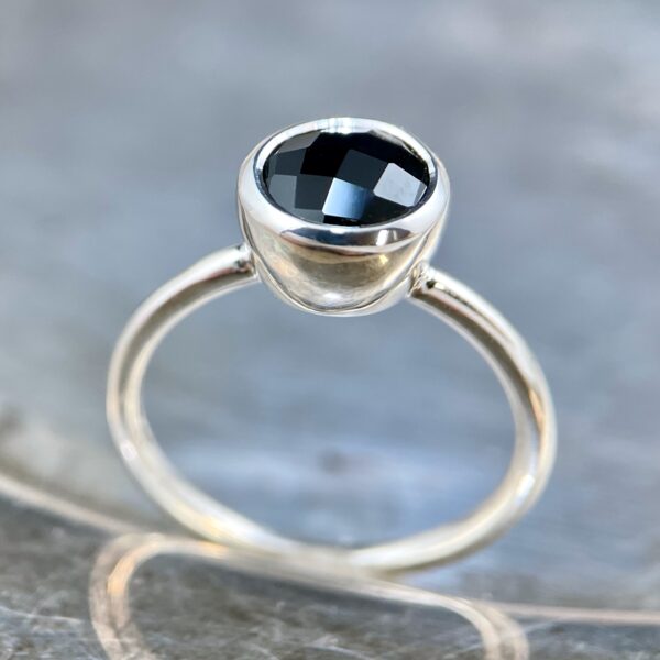 Black onyx bezel ring