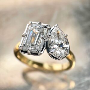 Lab grown diamond toi et moi ring