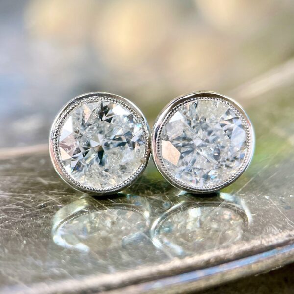 Natural diamond stud earrings