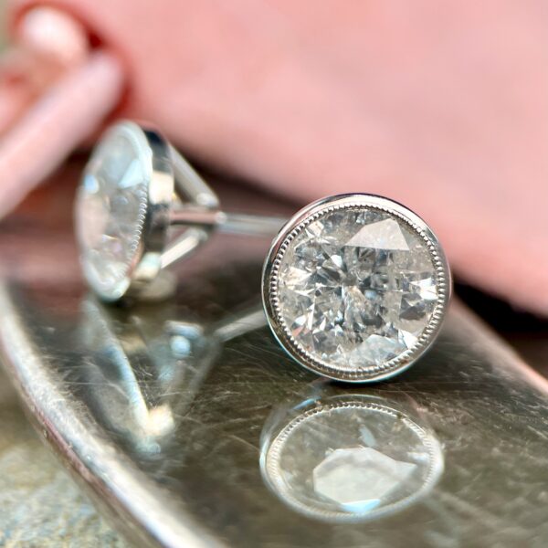 Natural diamond stud earrings