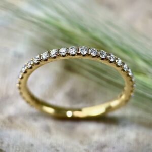 18K Yellow Gold Diamond Band