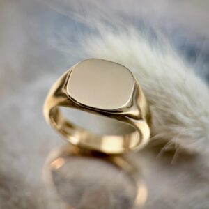 Yellow gold signet ring
