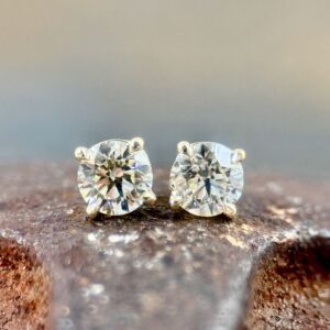 Diamond Stud Earrings in Yellow Gold
