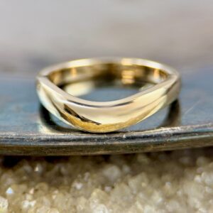 14k yellow gold curved band