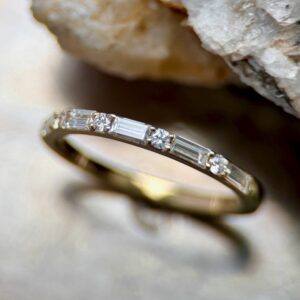 shared prong diamond band