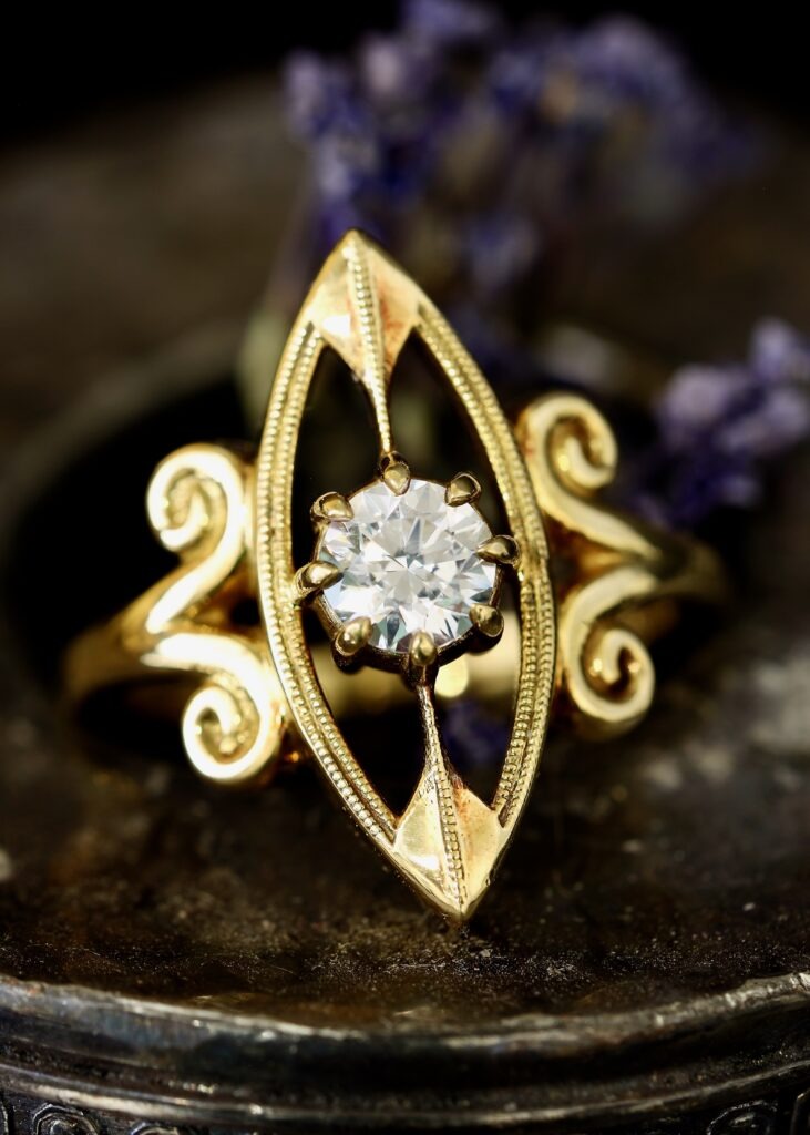 Vintage style cocktail ring Vintage style cocktail ring